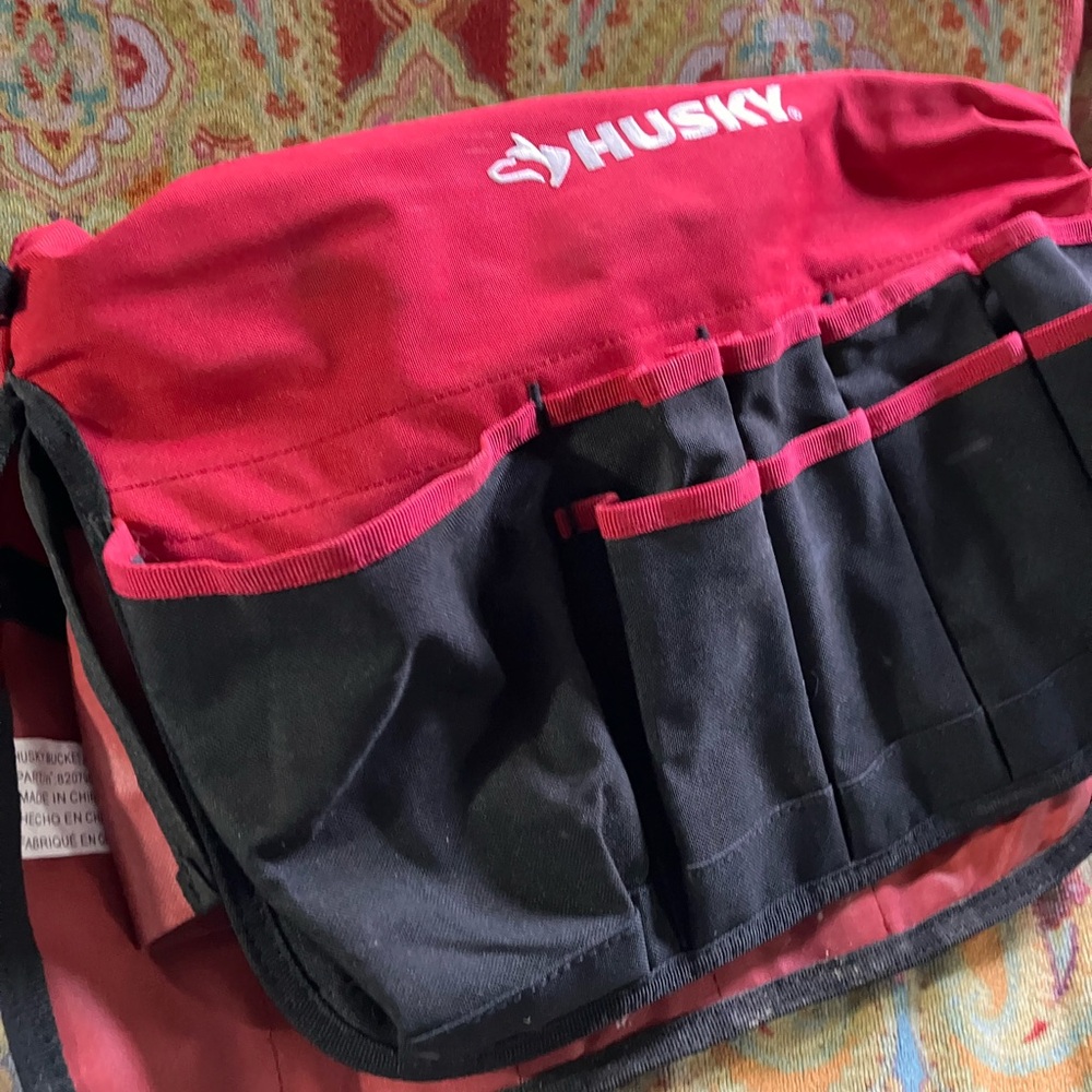 Husky bucket, tool holder bucket, not included